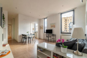 Shining Apartment near Subway!